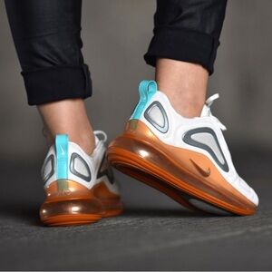 Nike Air Max 720 White Running Shoes Sneakers Womens 7 BV6484-001